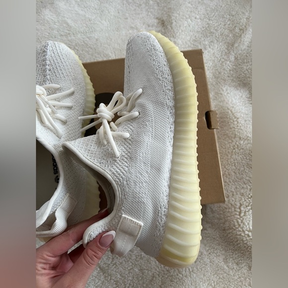 “YEEZY BOOST 350 V2” - Picture 3 of 8